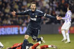 开云体育直播-阿拉巴的隐形权杖，当比赛走势在伯纳乌的阴影中被隔空定义