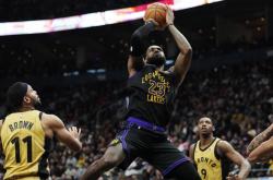 开云体育官方网站-包含马刺轻取猛龙，詹姆斯关键制胜的词条