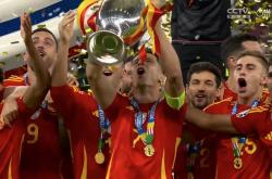 开云官方app入口-西班牙球队在国际比赛中夺冠呼声高涨