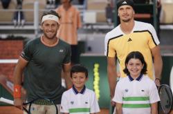 开云体育-包含拉沃尔杯碾压蒙特卡洛大师赛，兹维列夫扛起全队的词条