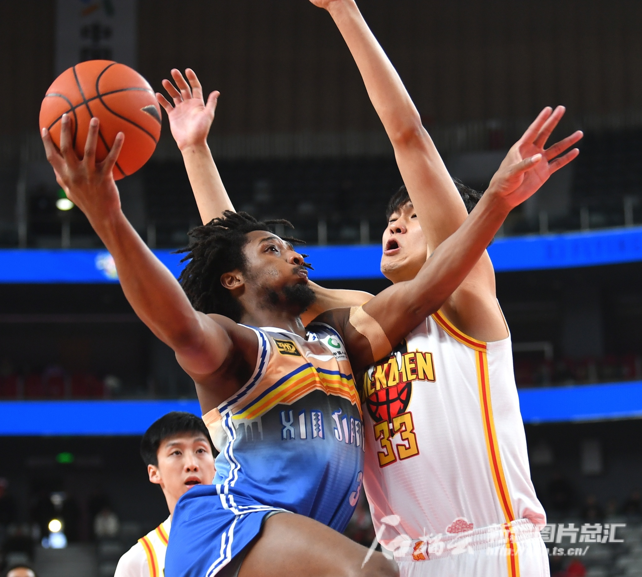 新疆遭逢逆转，主场遗憾失利