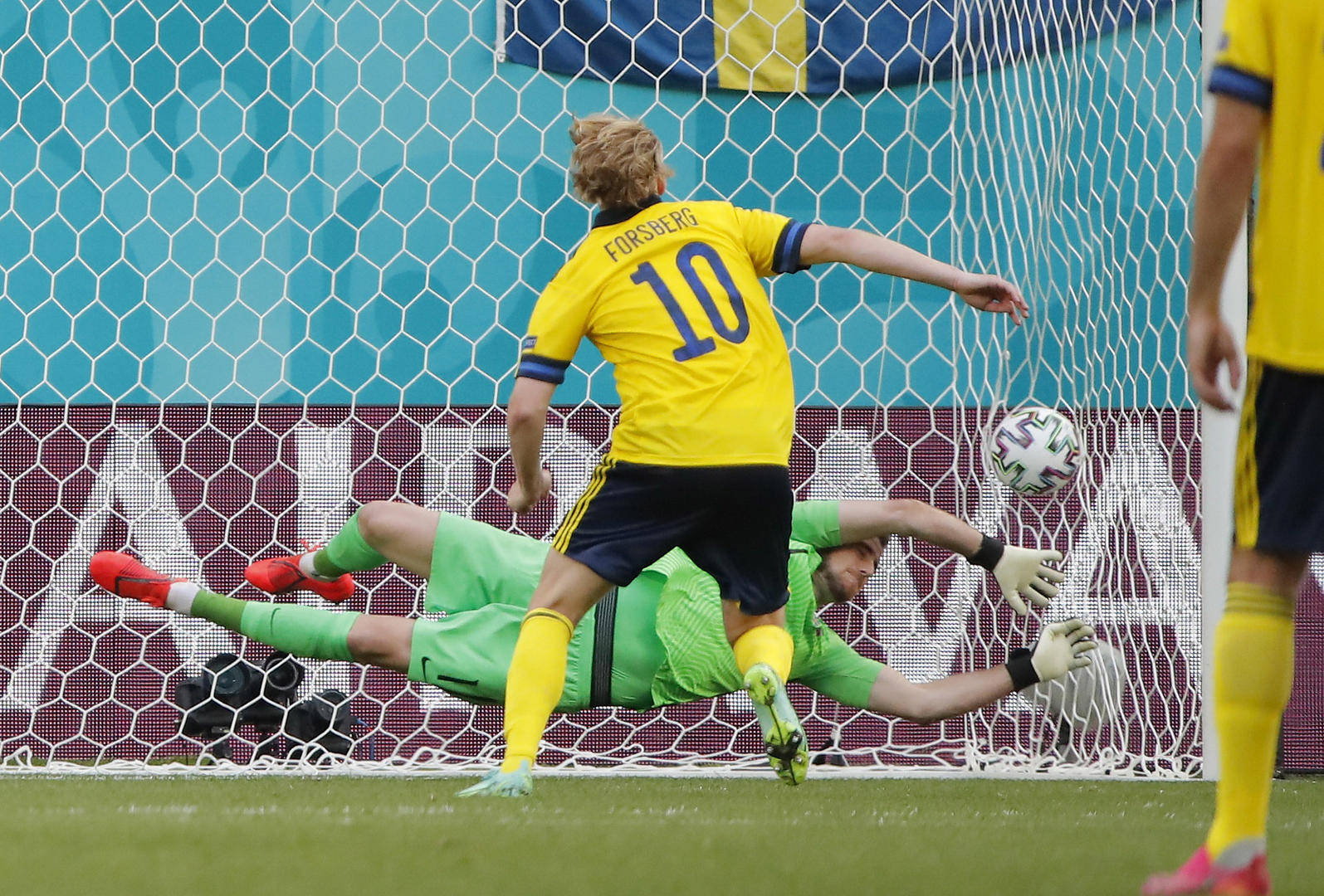 瑞典乒乓球队完胜比利时乒乓球队，王皓三分雨点燃全场的简单介绍