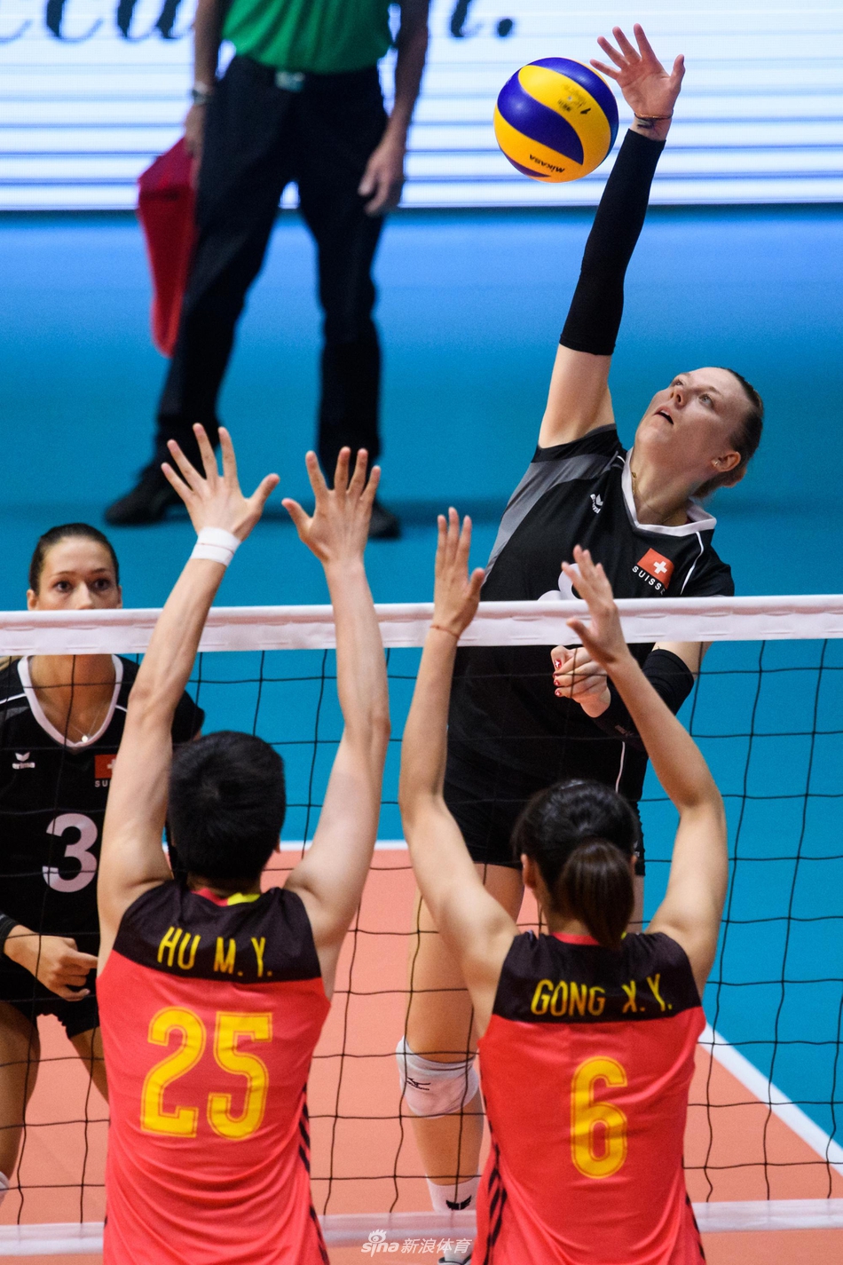 瑞士轻取勒沃库森，马丁内利关键制胜的简单介绍