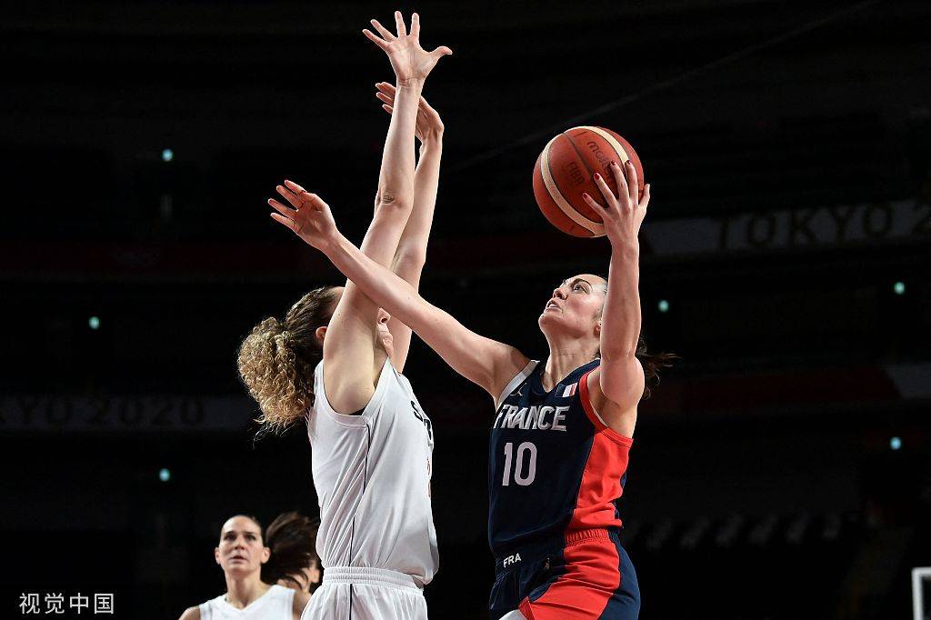 塞尔维亚队在排球比赛中获得铜牌 塞尔维亚队在排球比赛中获得铜牌