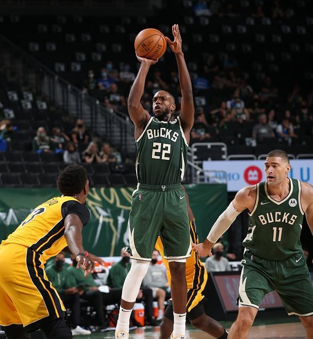 热火主场击败雄鹿，东部半决赛赢得先机