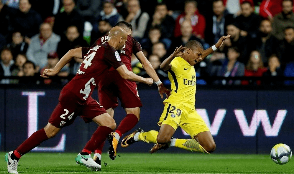 梅斯与摩纳哥交手，焦点战争