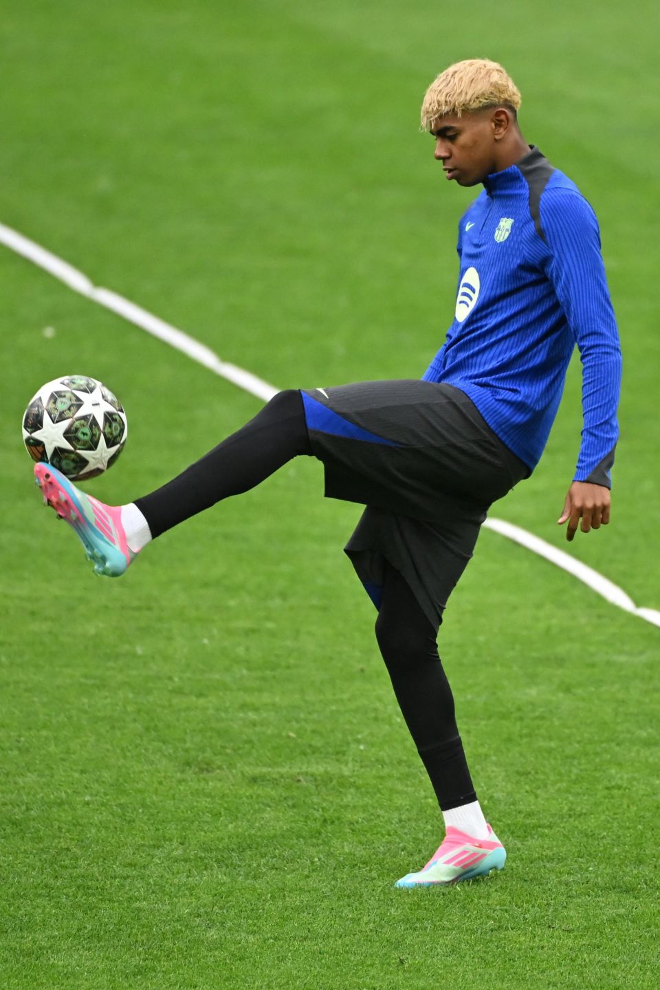 包含巴塞罗那备战联赛，展望未来的词条