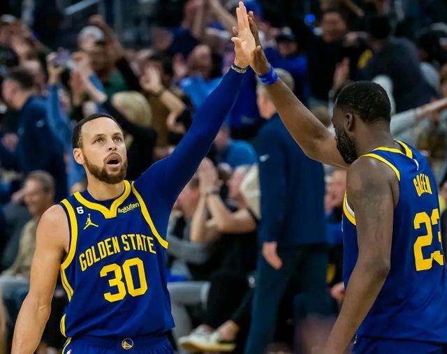 关于泡椒全能表现领湖人大胜勇士，抢七对阵太阳的信息