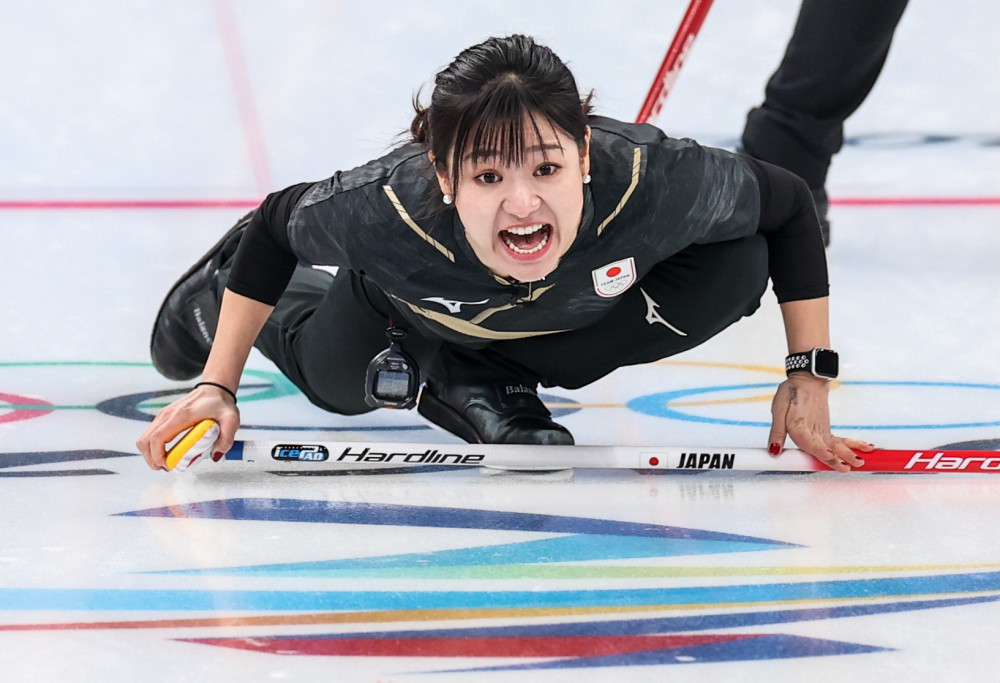 丹麦代表队在篮球比赛中取得好成绩，引人瞩目