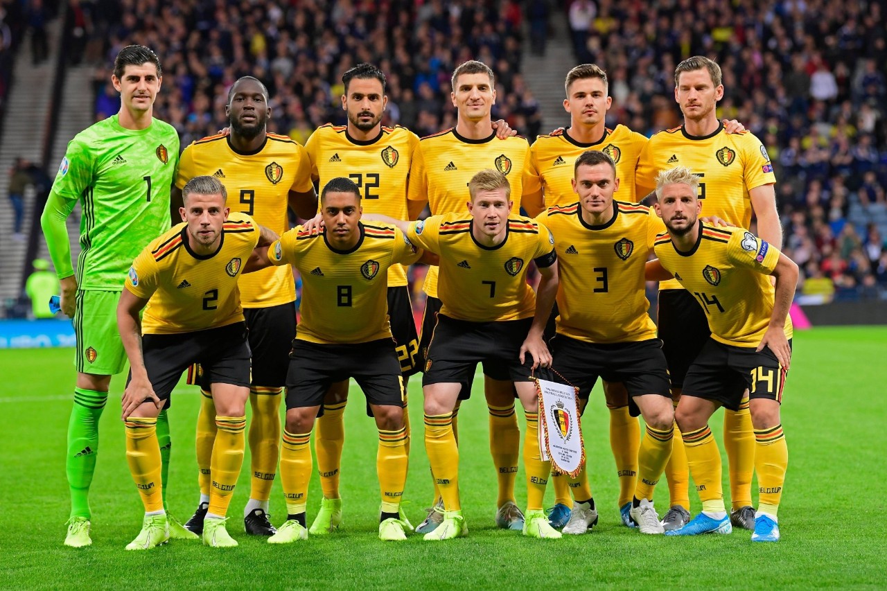 比利时主场轻松击败俄罗斯，领跑小组