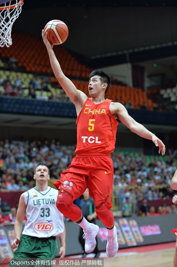 冰岛男篮在立陶宛队的对决中惊险取胜的简单介绍