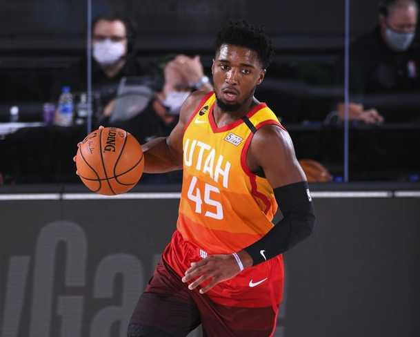 掘金血洗篮网B队，萨姆·米切尔送出助攻的简单介绍