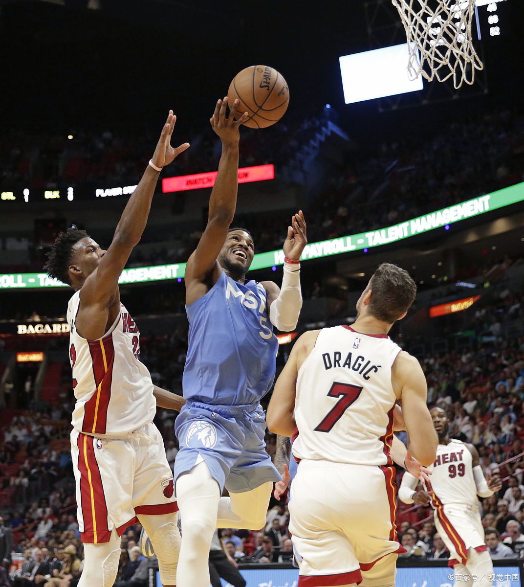 快船险胜火箭,瓦兰丘纳斯送出助攻 快船险胜火箭,瓦兰丘纳斯送出助攻