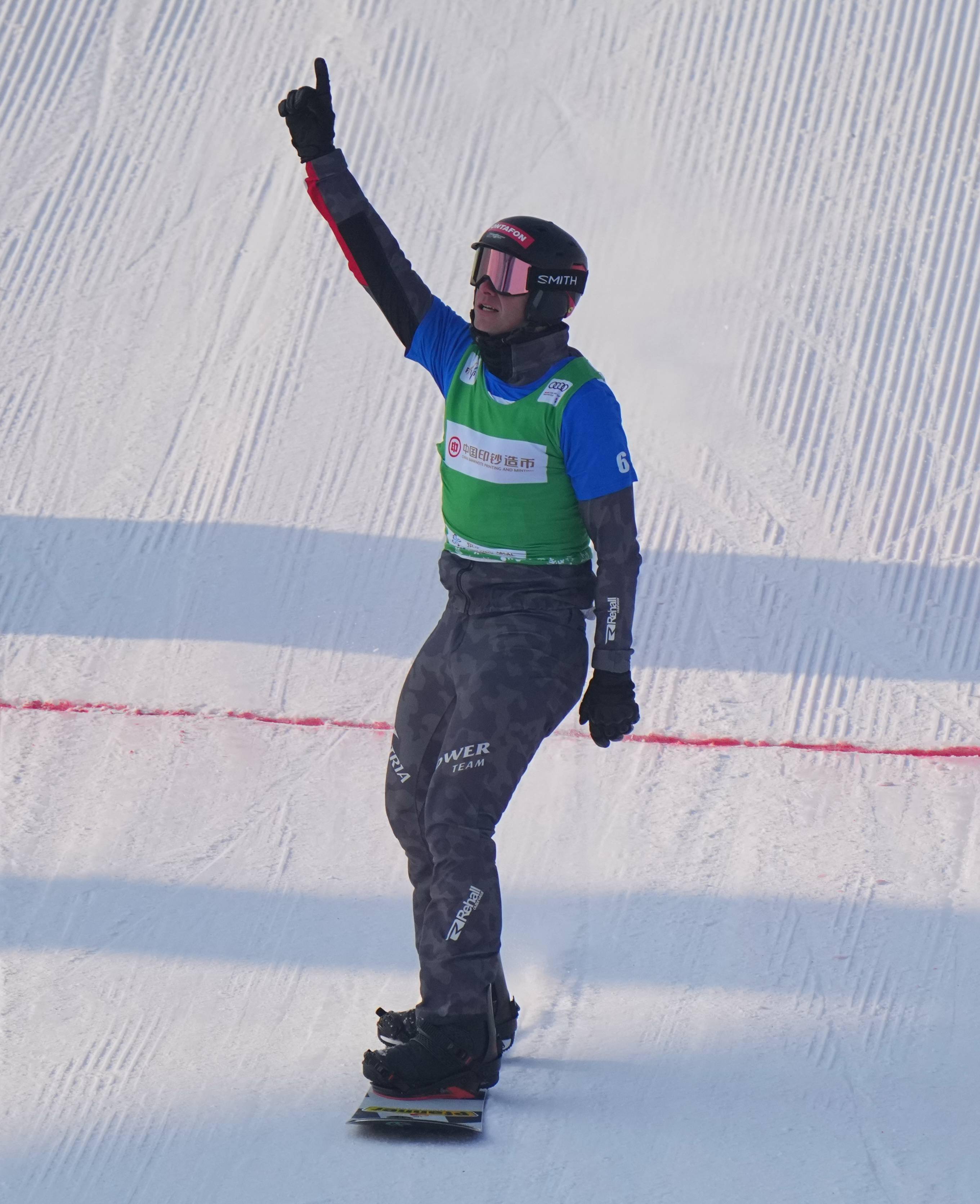 印度选手在滑雪单板项目中展现出色表现