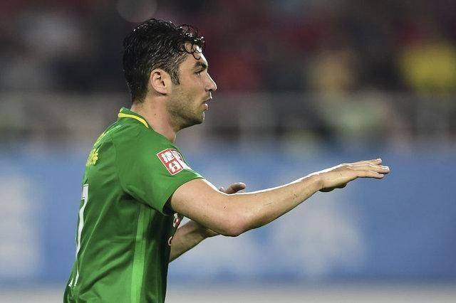 包含维拉里尔体育总监何塞-安东尼奥讨论亚冠战术的词条