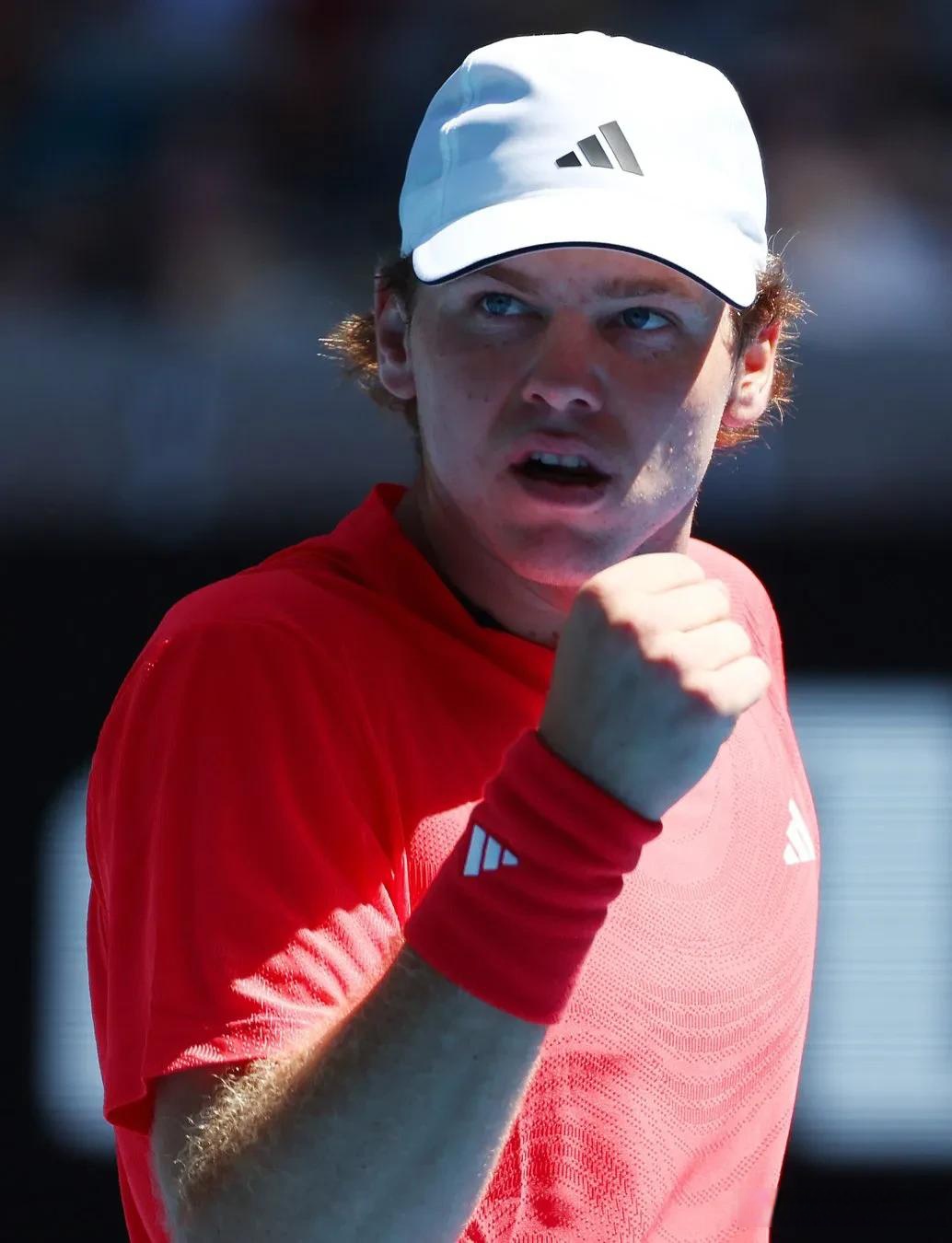 意大利网球队完胜法国网球队，西西帕斯关键制胜