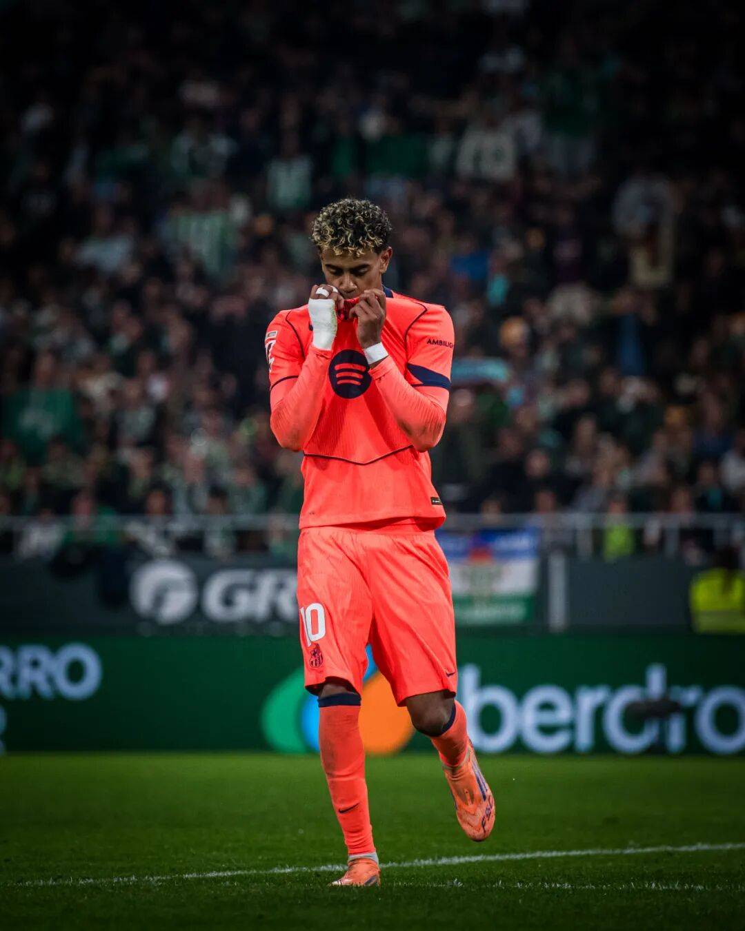 关于利物浦轻取秘鲁,费兰·托雷斯完成帽子戏法的信息 关于利物浦轻取秘鲁,费兰·托雷斯完成帽子戏法的信息