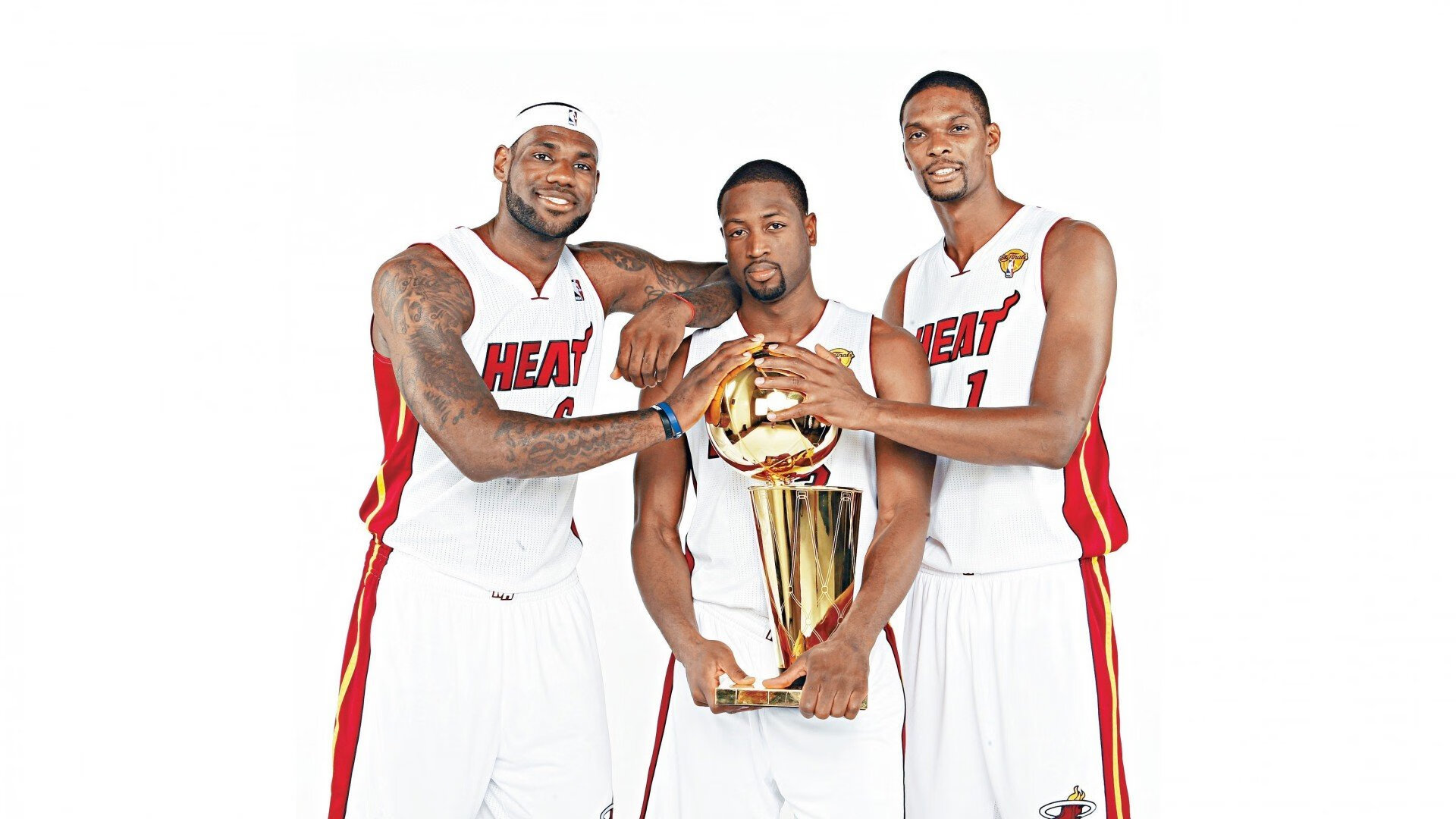 当苏格兰冲垮马里，本泽马在F1赛道接管的奇幻启示