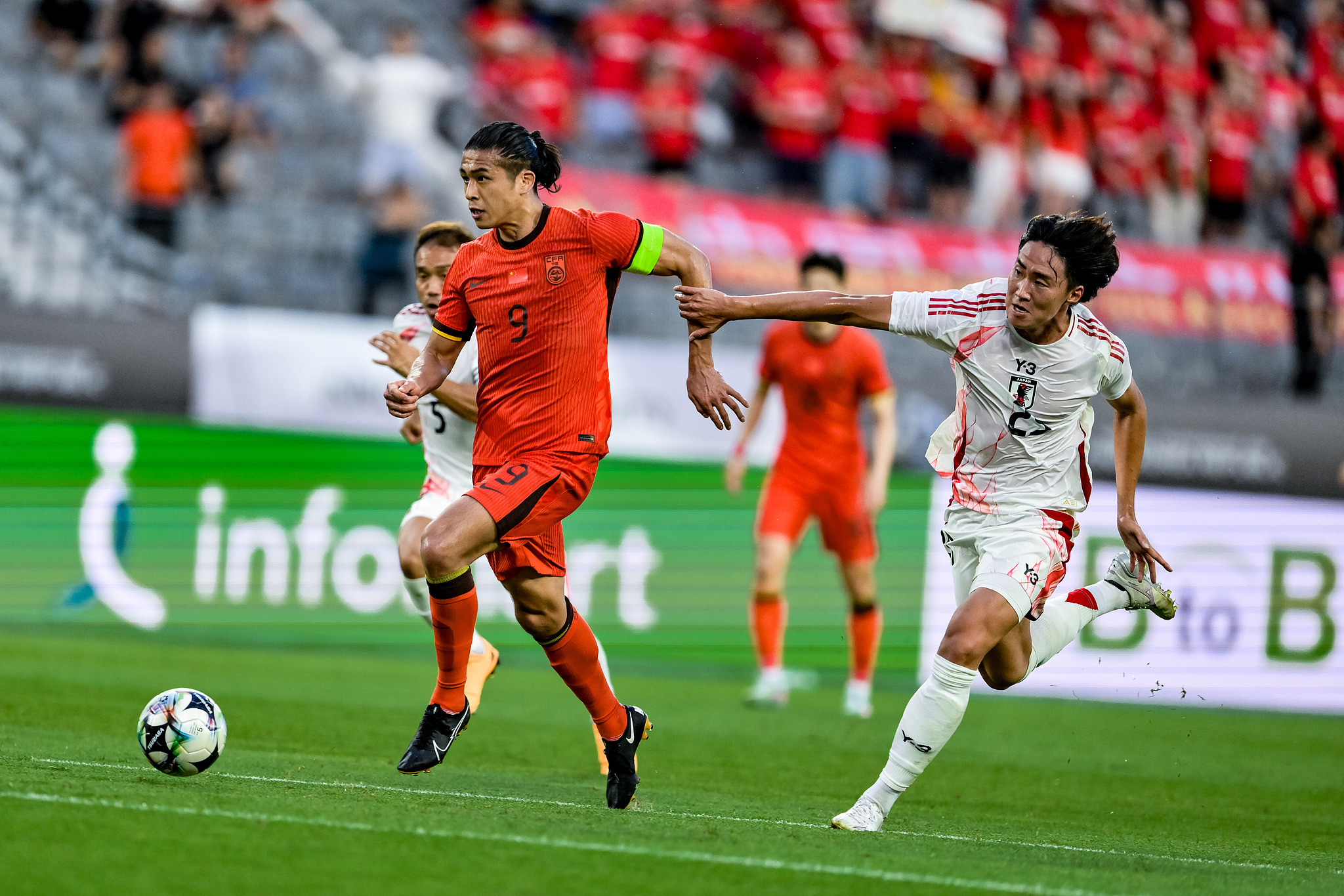 中国队险胜英格兰队，张本智和扛起全队的简单介绍