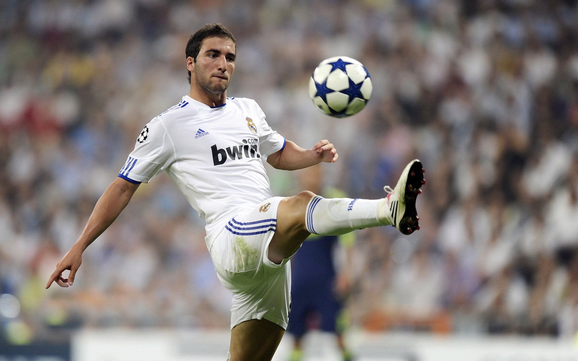 穆勒爆发，伊拉克生死战取胜土耳其，绿茵场上的命运交响